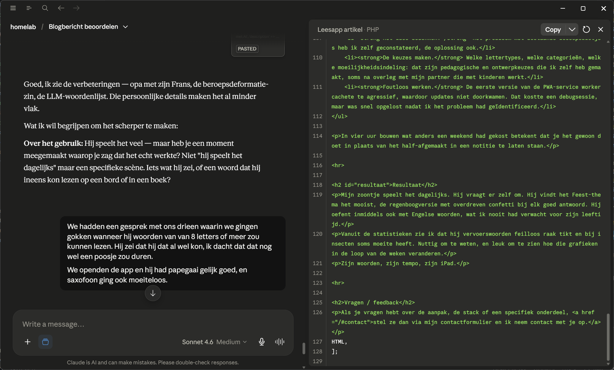 Claude-gesprek naast VS Code tijdens het schrijven van een blogartikel